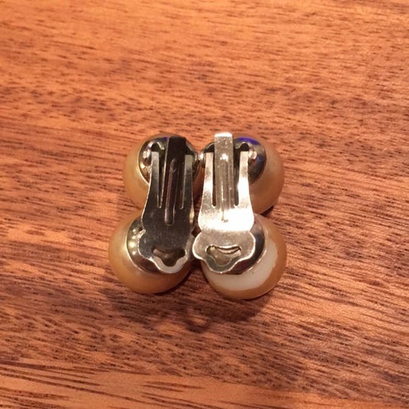 Pearl Clip-On Earrings - Vintage - ** Free with any Purchase** - Picture 6 of 8